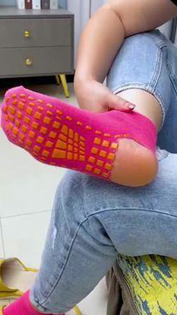 冬天穿三双袜子脚还冷