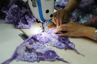 黑丝袜白蕾丝 暧昧 情趣内衣让这个县脱了贫