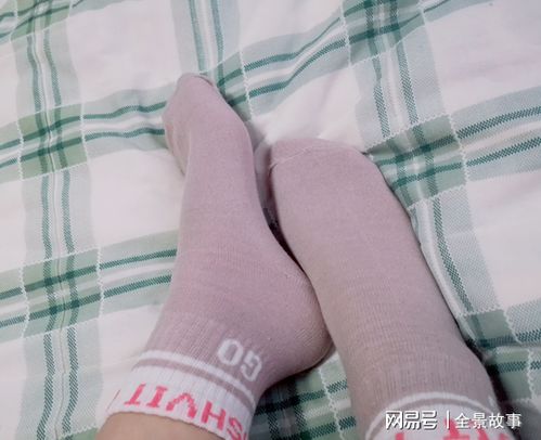 22岁女大学生深入足控圈卖原味袜子,俩月赚出一年学费