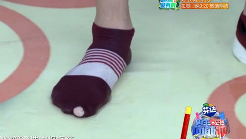 小伙穿一只鞋登顶,袜子竟破了个洞,小伙羞的都脸红丨向前冲