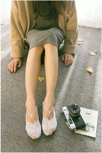 觉得露出袜子显土掉渣 这样露出袜子既时尚,又能吸睛百分百