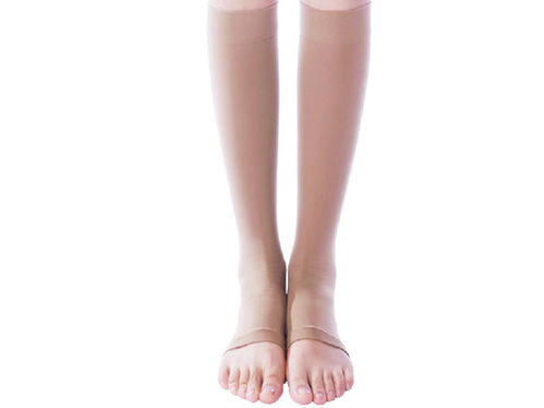 静脉曲张袜的最佳穿着时机与注意事项