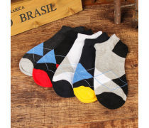 今夏必buy！潮流袜子新风尚，穿出你的个性态度